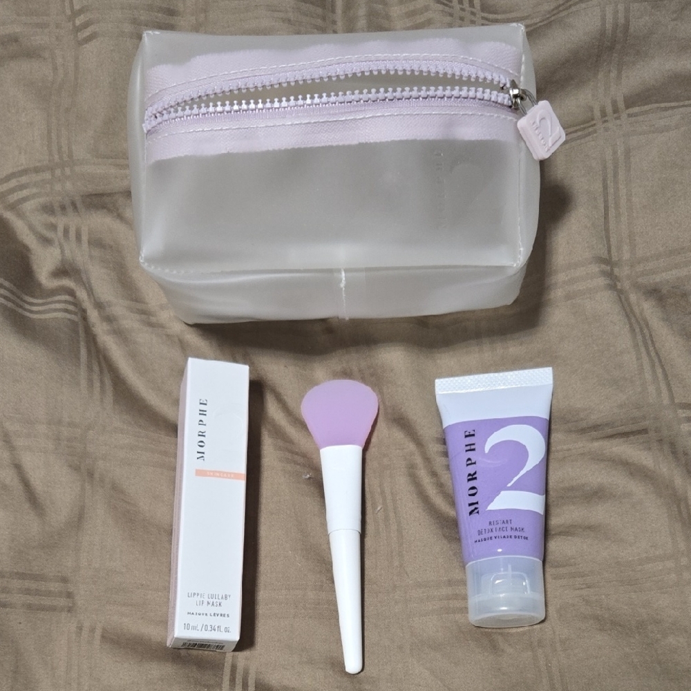 BNWOT. Morphe2 Makeup Set with Bag